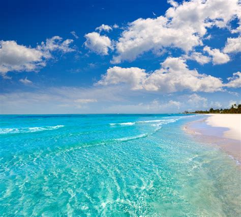 7 Unreal Sandbars In Florida Where You Can Walk In The Water & They're Super Relaxing - WGIO Radio