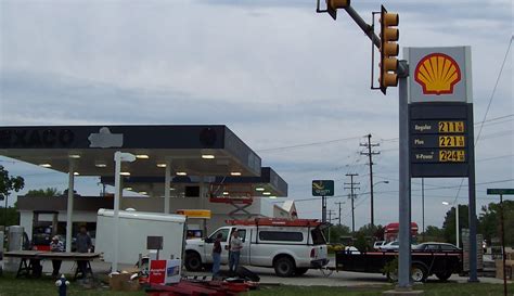 File:Shell Gas Station.jpg - Wikipedia