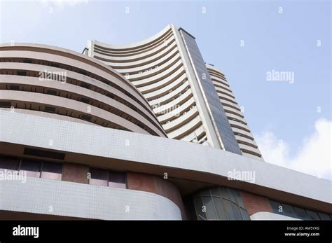 Mumbai dalal street hi-res stock photography and images - Alamy