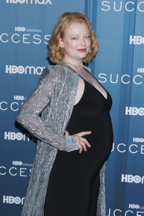 Sarah Snook unveils baby bump at Succession four premiere | Metro News