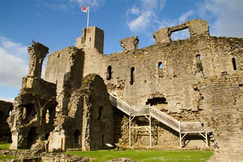 Middleham Castle | Middleham, England | Ultimate guide of Castles, Kings, Knights & more ...