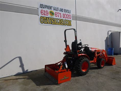 KUBOTA B2601 MINI SKIP LOADER