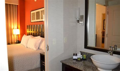 Rooms and Suites at the Embassy Suites Palmdale CA Hotel