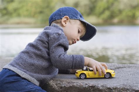 Forgetting to enrich your kiddo's vocabulary? No sweat! Quick tips for pretend play with cars ...