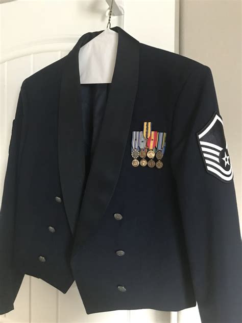 Air Force Enlisted Mess Dress Set for Sale in Spanaway, WA - OfferUp