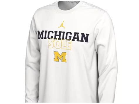 Get ready for Michigan men’s college basketball playoffs with new gear ...