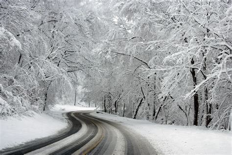 10 Tricks for Navigating on Icy Roads This Winter | DrivrZone.com