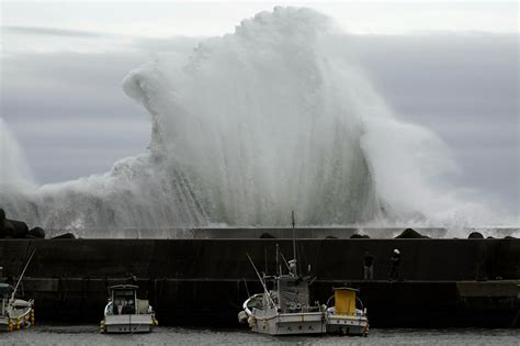 Typhoon may bring 30 inches of rain, strong winds to Tokyo