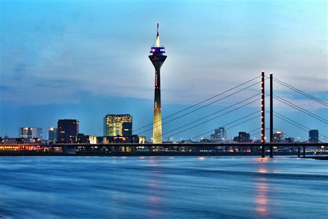 Düsseldorf Fernsehturm und Kniebrücke Foto & Bild | städte, skyline, rhein Bilder auf fotocommunity