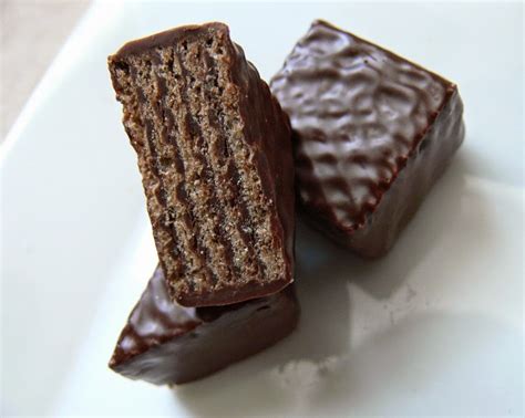 The Ultimate Chocolate Blog: Quadratini Chocolat: Italian Wafer Cookies so Delicious & Chocolaty....