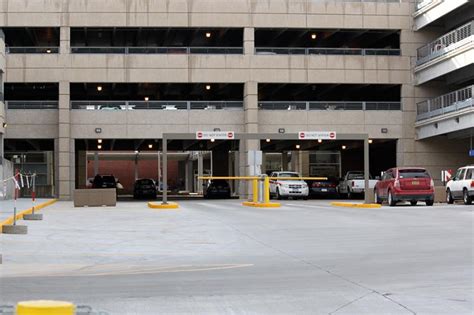 Des Moines International Airport Parking (DSM) Des Moines Reservations ...