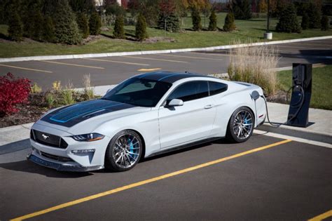 Ford reveals all-electric 'Mustang Lithium' with 900hp at SEMA | Electrek