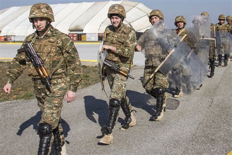 Multinational soldiers train for aerial rapid response in Kosovo ...