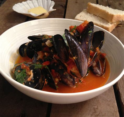 Mussels in Tomato and Chilli Sauce Recipe from Pescetarian.Kitchen