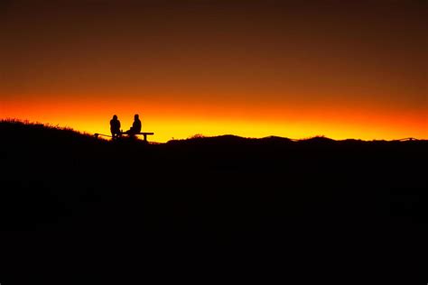 Silhouette couple at sunset 9214398 Stock Photo at Vecteezy