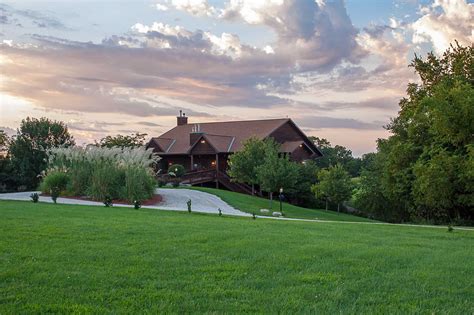 Illinois Bed & Breakfast: Romantic Vacation Getaways In IL | Heartland Lodge