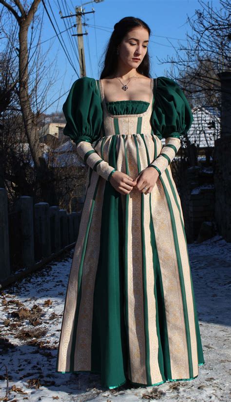 Italian Renaissance Dress, Renaissance Fair Costume, Renaissance Dresses, Medieval Clothing ...
