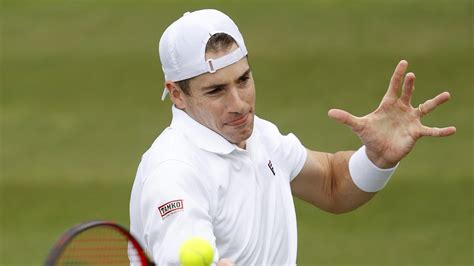 Wimbledon 2021 - John Isner crawls away in pain after taking nasty fall ...