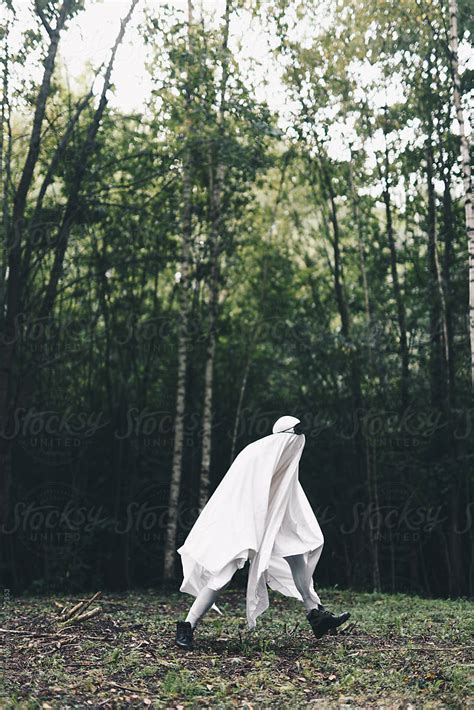 «Ghost Walking In Forest» del colaborador de Stocksy «Alina Hvostikova» - Stocksy