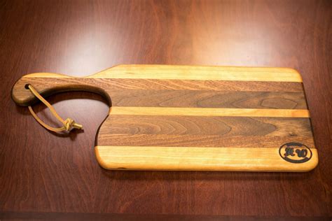 Cutting Board with Curved Handle Style 1