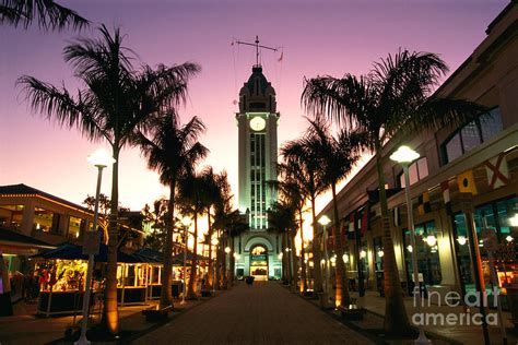 Aloha Tower Marketplace Photograph by Bob Abraham - Printscapes