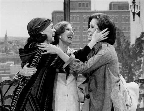 File:Mary Tyler Moore Valerie Harper Cloris Leachman Last Mary Tyler ...