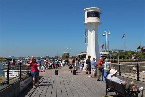 Littlehampton Lighthouse, East Pier, Littlehampton - Beautiful England ...