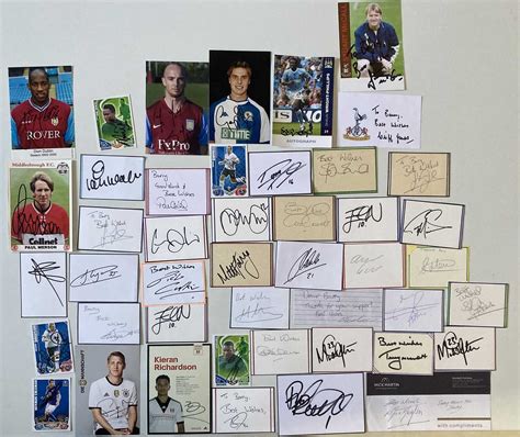 Lot 150 - SPORTS AUTOGRAPHS - FOOTBALLERS PAST AND