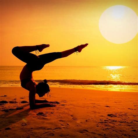 8 Benefits of Beach Yoga | Vivere Azure Blog