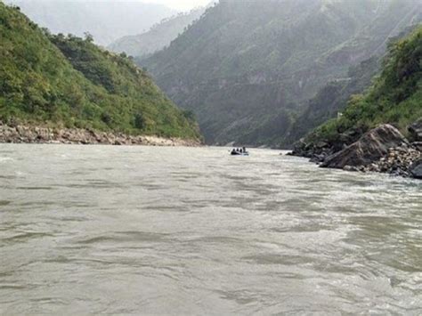 HP: Soldier falls into Satluj while crossing the river; Army launches ...