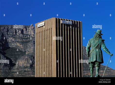 Jan van riebeeck statue hi-res stock photography and images - Alamy