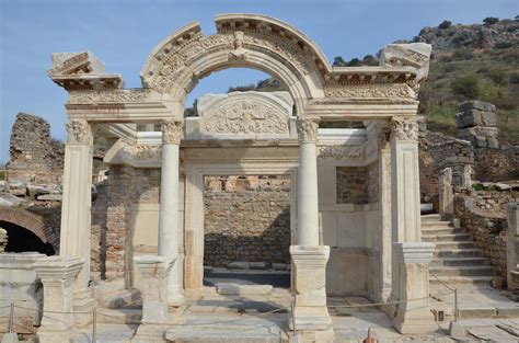 Travel Guide to the Ancient City of Ephesus, Turkey