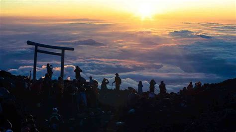 Mt Fuji Climb - Yoshida or Subashiri Trail Hike - Mt Fuji Mountain Hut ...