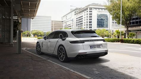 Panamera 4 E-Hybrid Sport Turismo - The new Porsche Panamera Sport Turismo