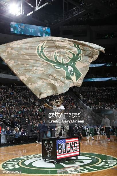 New York Knicks Mascot Photos and Premium High Res Pictures - Getty Images