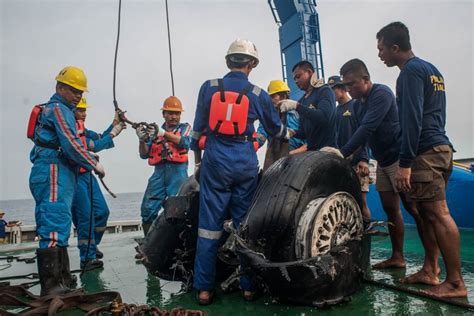 Officials: Lion Air Flight 610 plane intact, engines running when it ...