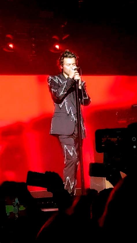 Harry on stage tonight Perth, Australia April 21, 2018 | Harry edward ...