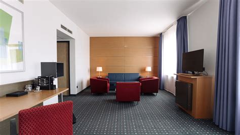 Rooms and Suits | Ramada® Hotels