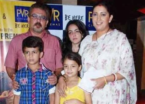 Smriti Irani Family Pics, Husband, Son, Daughter, Father, Age, Biography