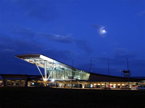 Lapangan Terbang Antarabangsa Senai - malakuio