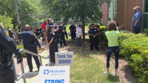 Friends, family of Dallas ISD officer battling COVID-19 hold procession ...