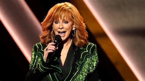 Reba McEntire's new book, album includes celebrity gossip | CTV News