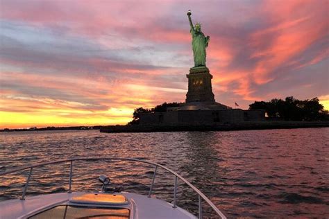 New York City Private Luxury Sunset Boat Tour 2024