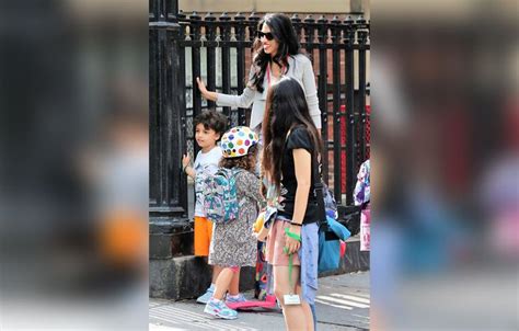 Huma Abedin Smiles With Kids After Anthony Weiner's Prison Sentence