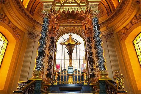 Visiting Napoleon's Tomb at Les Invalides in Paris