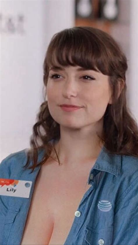 Milana Vayntrub. Pinterest @ RA Self | Curvy celebrities, Brunette beauty, Brunette actresses