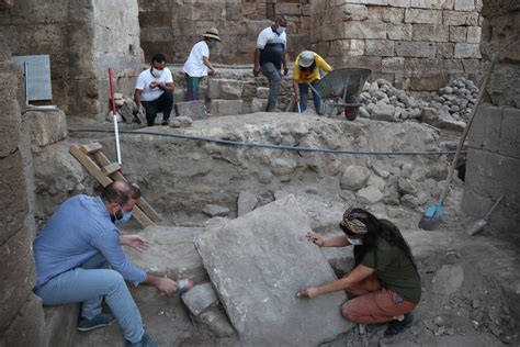 Archaeologists bring historical Harran Palace's gate to light | Daily Sabah