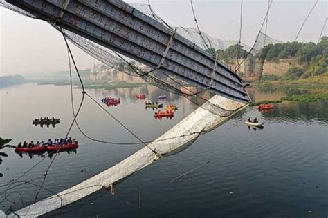 India bridge collapse kills 141