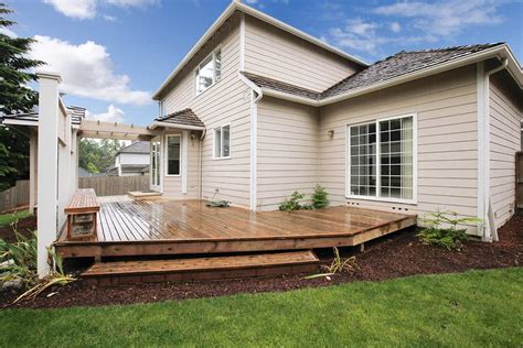 7 Most Compatible Deck Colors for a Beige House - Homenish