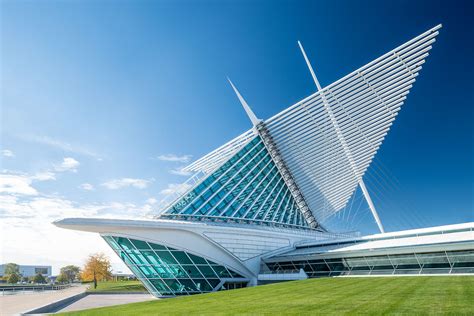 Santiago Calatrava - Milwaukee Art Museum - Milwaukee Wisconsin - 1994-2001 | modern ...